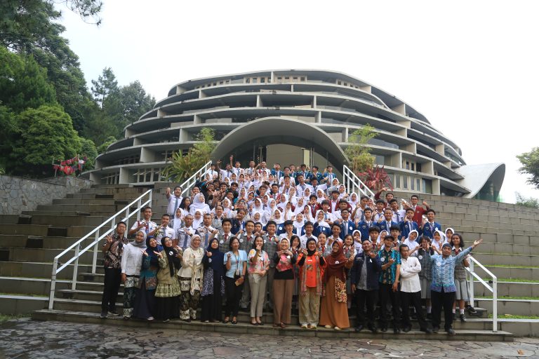 Perwakilan OSIS SMK Terpadu Yapisa Ikuti Sharing Session & Workshop Pelajar SMA/SMK di WIKA SATRIAN
