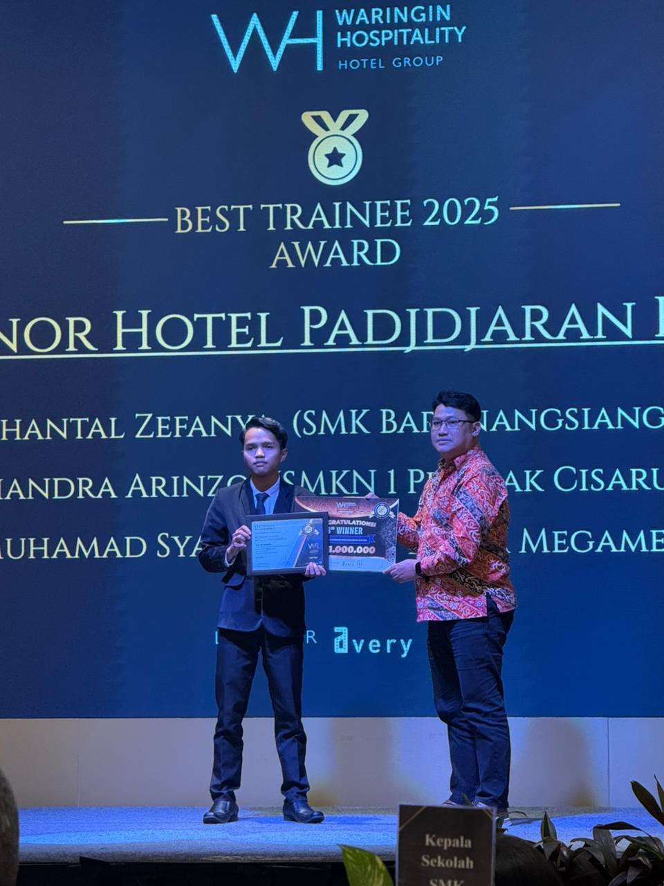 SISWA SMK TERPADU YAPISA RAIH PENGHARGAAN BEST TRAINEE 2025 AWARD
